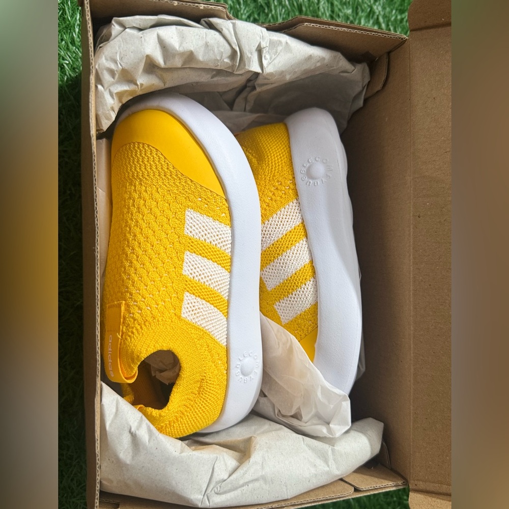 ADIDAS BUBBLECOMFY‎ SHOES KIDS SIZE 10K